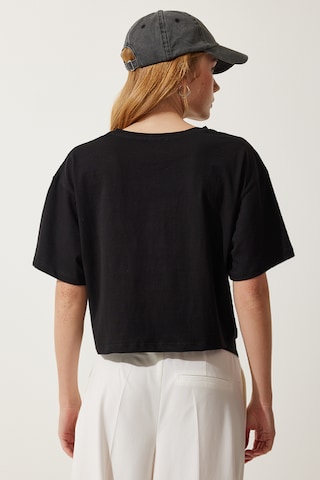 Happiness İstanbul T-Shirt in Schwarz