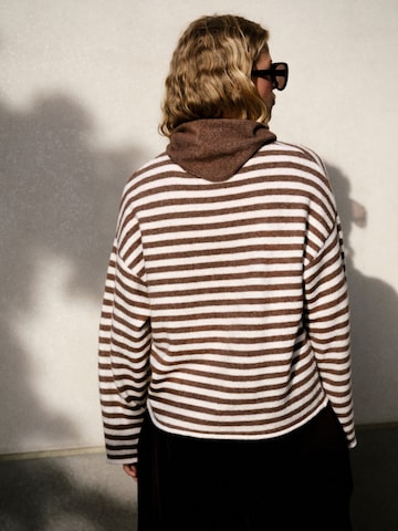 self. Sweater in Brown