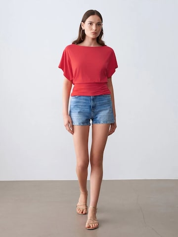 Maglietta di Dilvin in rosso