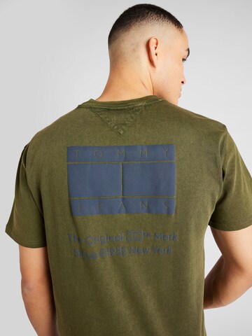 Tricou 'ESSENTIAL' de la Tommy Jeans pe verde