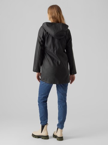 Vero Moda Maternity Tussenjas in Zwart