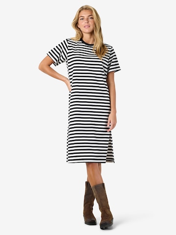 Noisy may Jurk 'NMEMBER' in Zwart