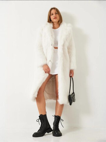 Bianco Lucci Between-Seasons Coat in White