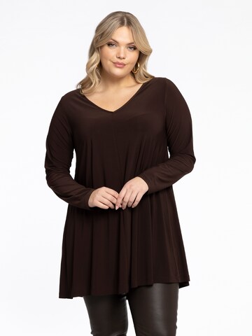 Yoek Tunic in Brown: front