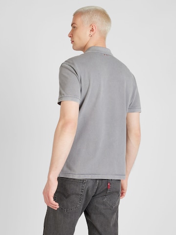 NAPAPIJRI T-shirt 'ELBAS' i grå