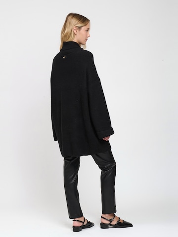 Influencer Pullover in Schwarz