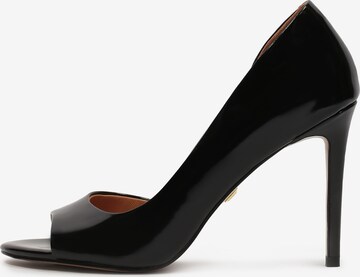 Kazar Pumps in Black: front