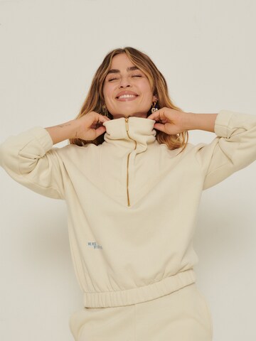 ABOUT YOU x Sofia Tsakiridou Sweatshirt in White