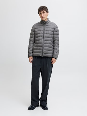JACK & JONES Зимно яке в сиво