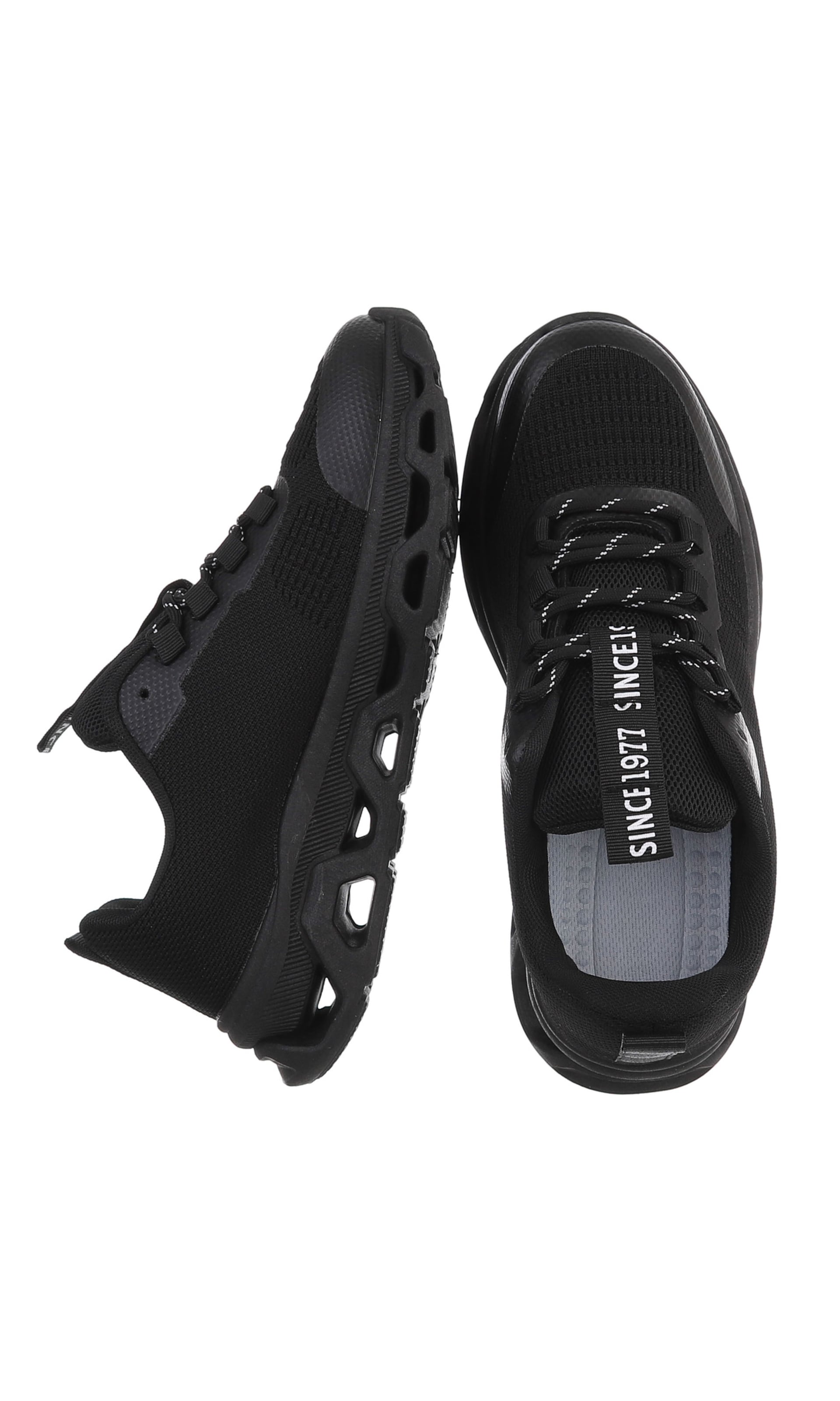 CoolWalk Sneakers in Black
