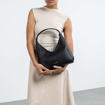 Isabel Bernard Shoulder Bag in Black