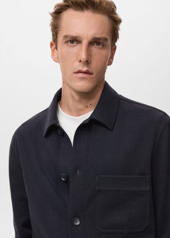 MANGO MAN Comfort Fit Übergangsjacke 'Alludia' in Blau