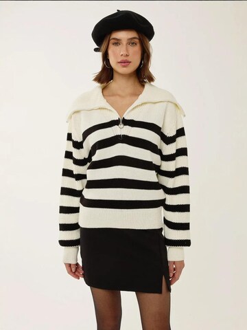 Hiccup Pullover in Weiß: Vorderseite