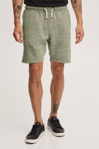 11 Project Regular Sweatshorts 'Bjarno' in Grün: predná strana