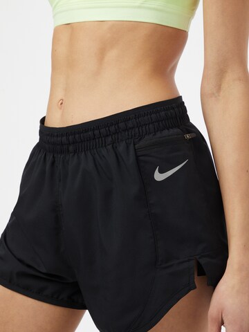 Regular Pantalon de sport 'Tempo Luxe' NIKE en noir