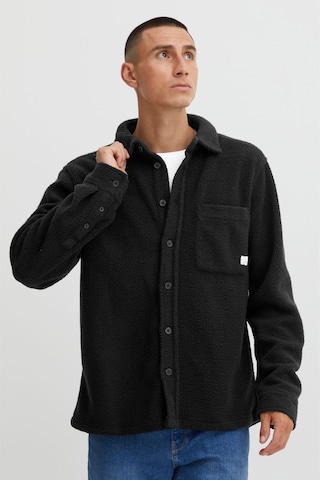 11 Project Between-Season Jacket 'Prdev Overshirt' in Black: front