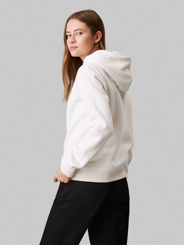 Regular Sweat-shirt Calvin Klein Jeans en blanc