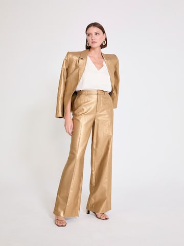 Lola Casademunt - Pierna ancha Pantalón de pinzas en oro