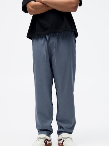 Pull&Bear Loose fit Trousers in Blue: front