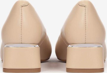 Kazar Pumps in Beige