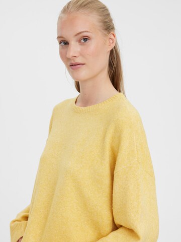 VERO MODA Sweater 'Doffy' in Yellow