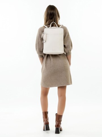 Suri Frey Backpack 'Debby' in Beige: front