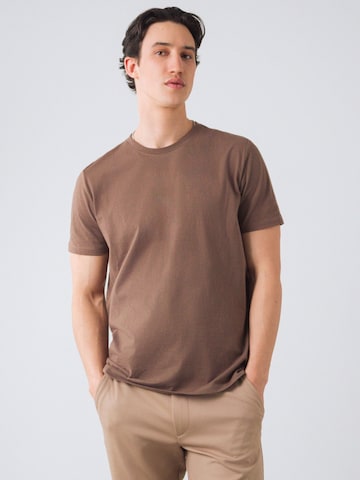 Honest Basics Shirt 'T-shirt Men' in Bruin: voorkant