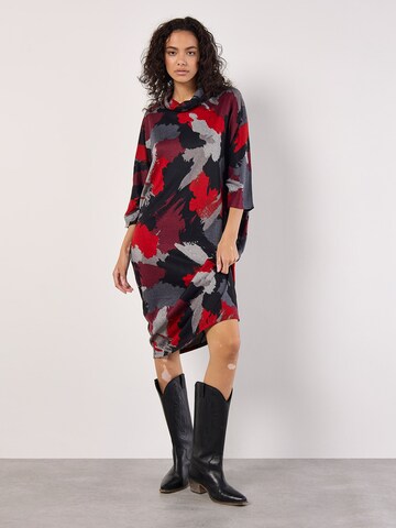 Robe ' ' Apricot en rouge : devant