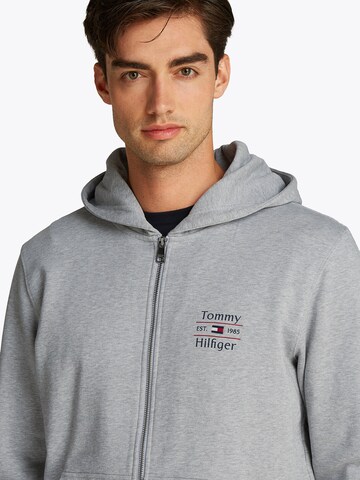 TOMMY HILFIGER Кофта на молнии в Серый