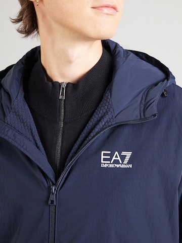 EA7 Emporio Armani Φθινοπωρινό και ανοιξιάτικο μπουφάν σε μπλε