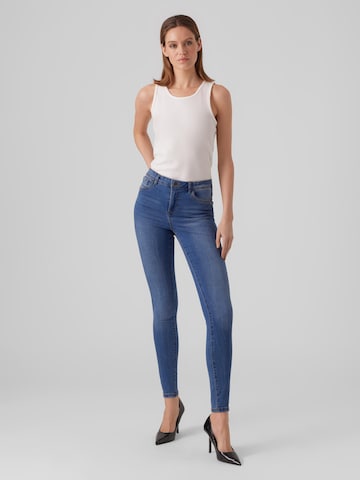 Vero Moda Petite Slimfit Jeans 'Tanya' i blå