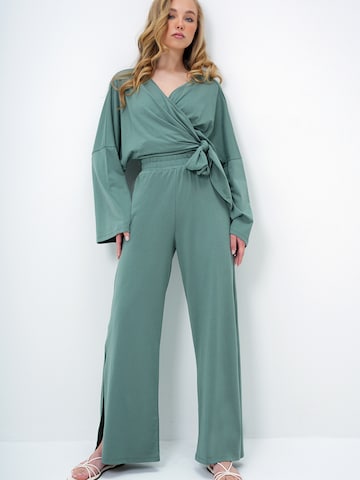 Trend Alaçatı Stili Ταγέρ με παντελόνι σε πράσινο: μπροστά