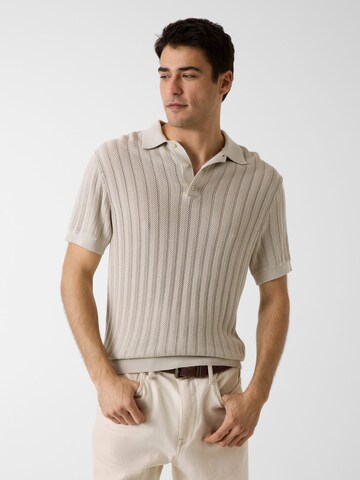 GUESS Sweater in Beige: front