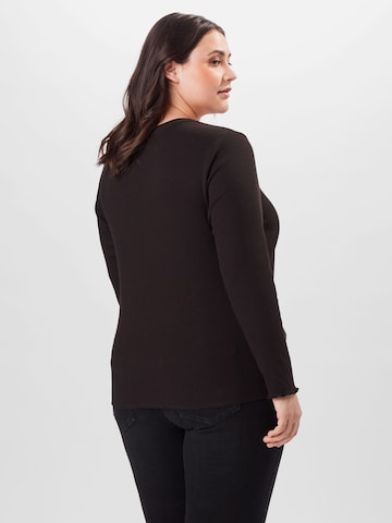 Tricou 'Nanna' de la Selected Femme Curve pe negru