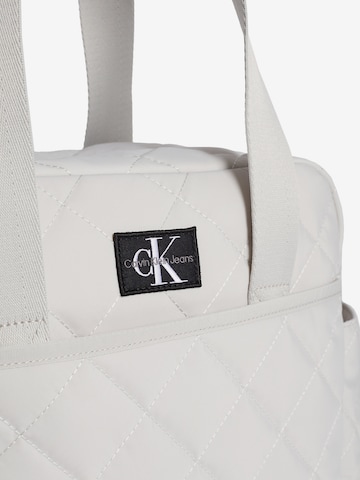 Calvin Klein Jeans Tasche in Grau