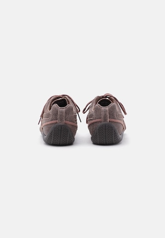 Baskets basses 'Speedcat VTG Espresso x ROSÉ' PUMA en marron : derrière