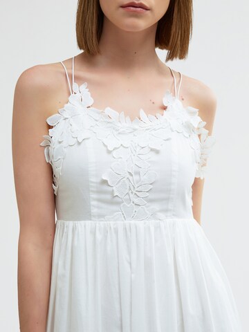 Influencer Φόρεμα 'Cami' σε λευκό