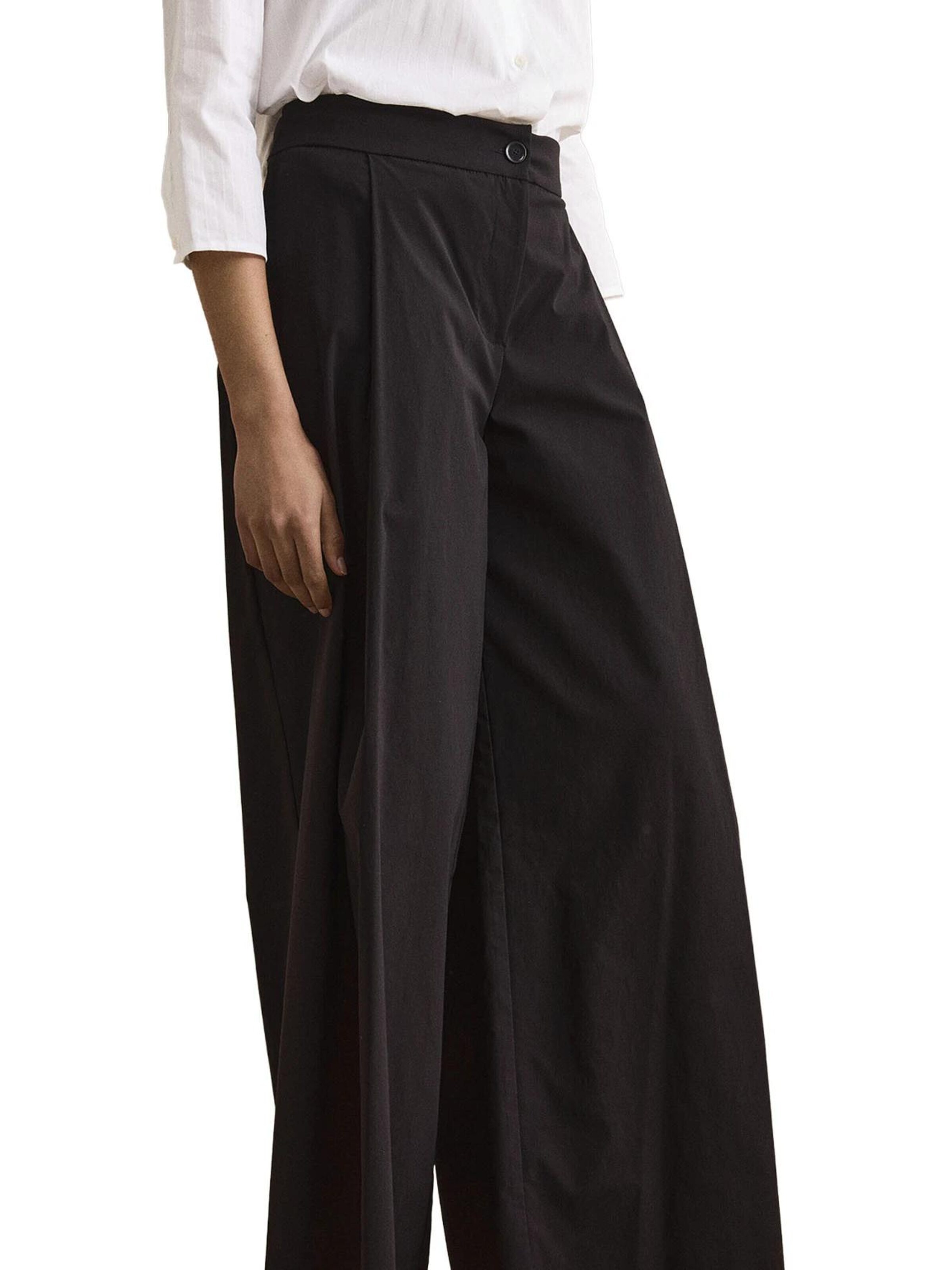Il Lanificio Regular Trousers in Black