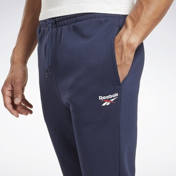 Reebok Tapered Sporthose in Blau