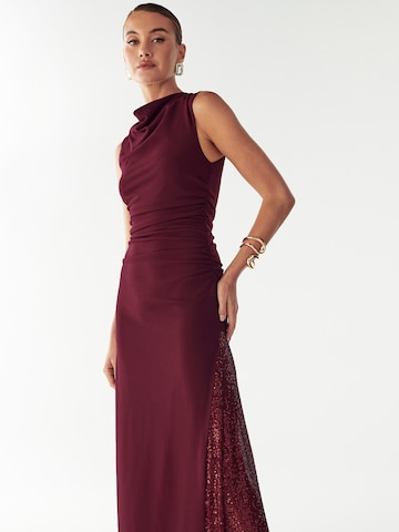 sarkans BWLDR Vakarkleita 'Avena'