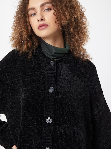 WEEKDAY Strickjacke in Schwarz