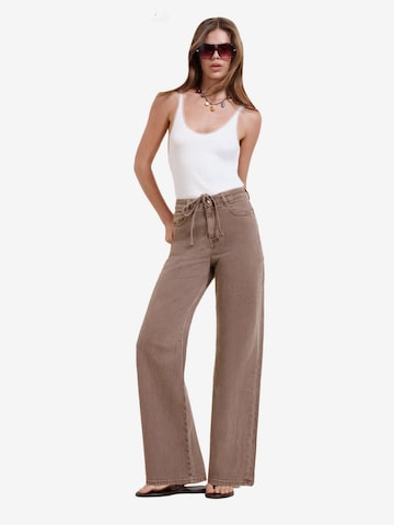 Jean Friends Like These en marron : devant
