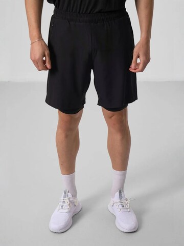 Tommy LifeTapered Hlače 'Shorts' - crna boja