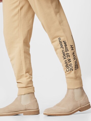 Calvin Klein Jeans Tapered Broek in Beige