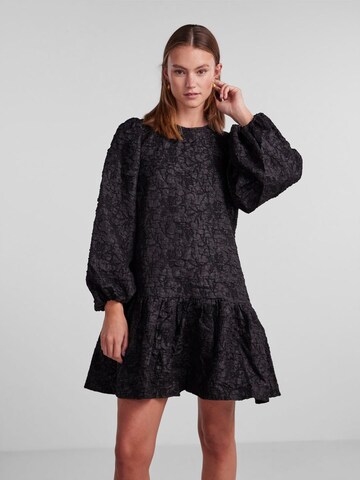 Robe 'GRETCHEN' PIECES en noir : devant