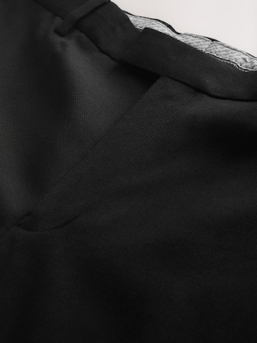 Regular Pantalon à plis Next en noir