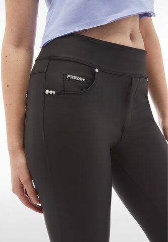 Freddy Skinny Leggings in Black