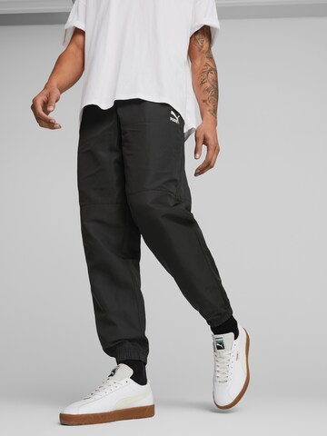 PUMA Tapered Broek 'Classics' in Zwart: voorkant