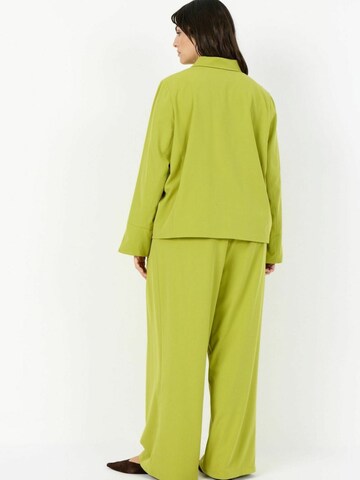 Wasabi Concept Välikausitakki ' WA-SALLY 1 ' värissä vihreä