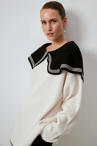 Touche Prive Pullover in Beige